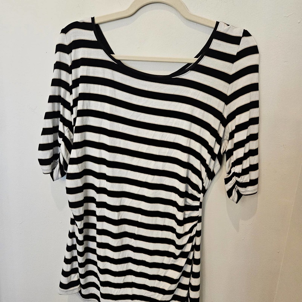 While House Black Market Top Size XL